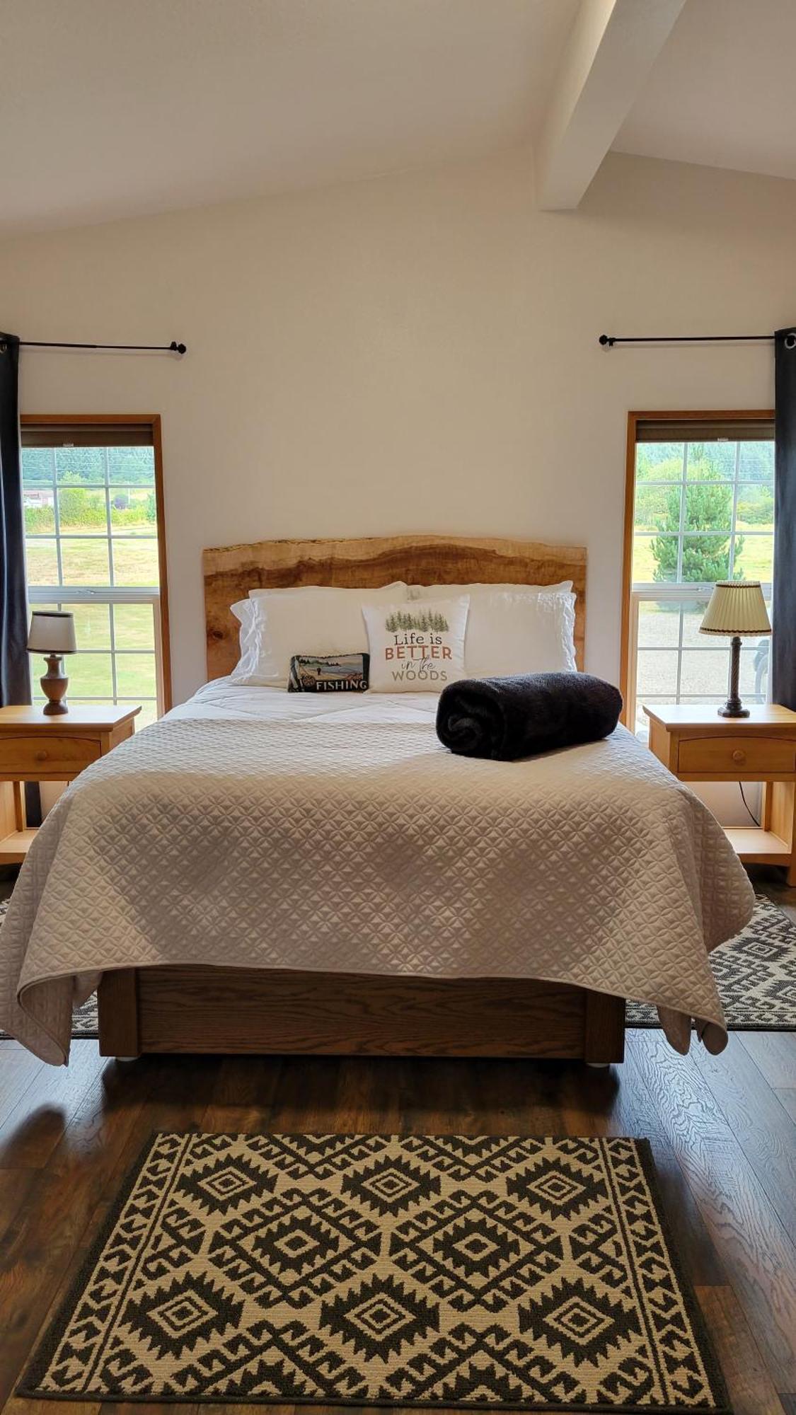 A Relaxing Getaway-A Backwoods Cabin Solduc River Beaver Номер фото